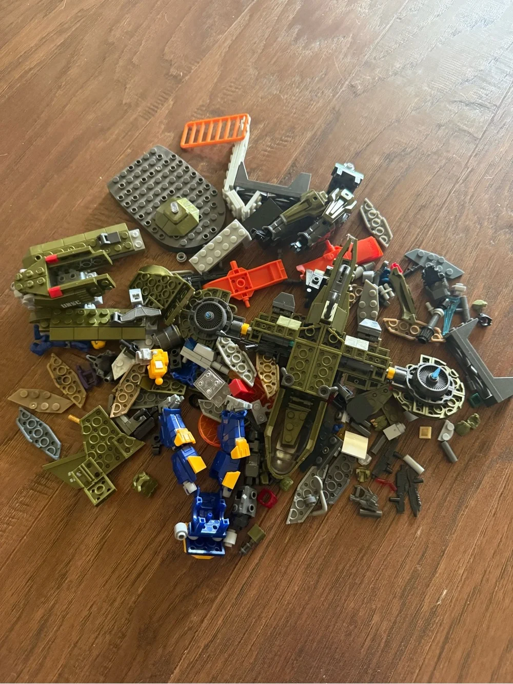 Bulk Lot of Halo Mega Bloks  minifigures, vehicles, weapons, and miscellaneous